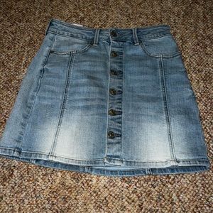 American Eagle light blue jean denim skirt with silver buttons size 0 zero